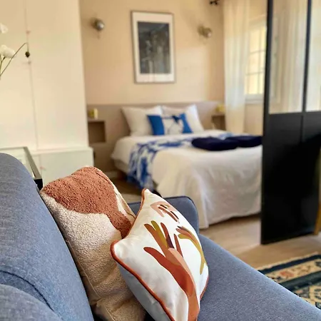 Cozy With Garden, 450 M From Rer B شقة