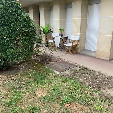 Cozy With Garden, 450 M From Rer B شقة *